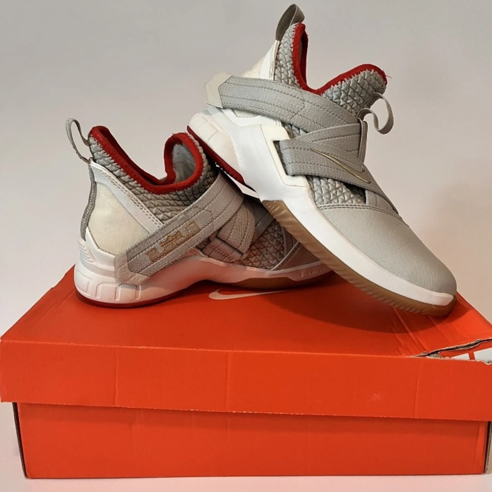 Lebron Soldier XII (GS) 4.5~Nike Lebron Soldier 7 Shoes Kids 4.5 Light Bone